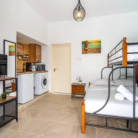 Zulu In W/ Terrace Appartement Larnaca